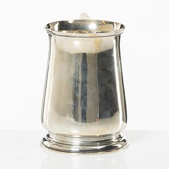 An English silver tankard, mark of William Bruford & Son, London 1945.