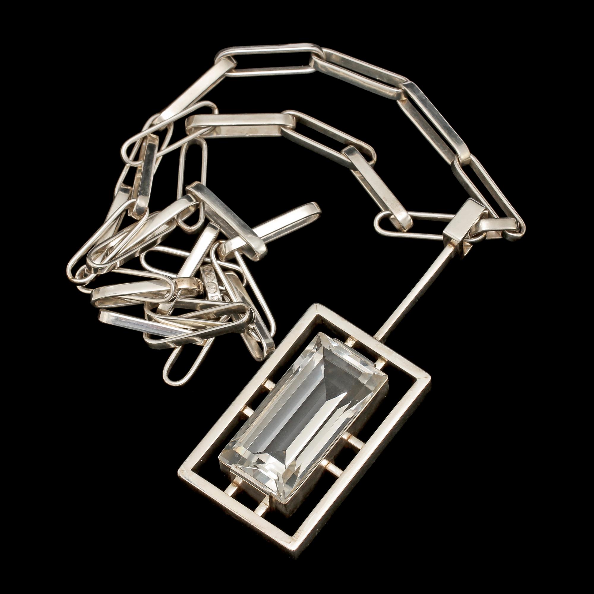 HALSLÄNK, silver med fasettslipad bergskristall,  Kuhlin Guld & silver design AB, Göteborg, 1972. Vikt 89 g.