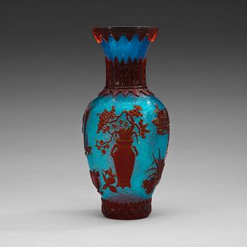 1377. A Chinese red, blue and gold splashed Peking glass vase, 20th Century.