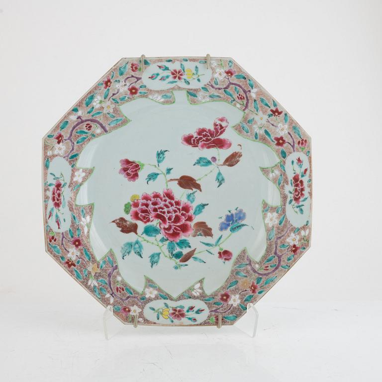 A set of four porcelain Famille Rose plates and a dish, China, Qianlong (1736-95).