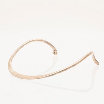 Ove Wendt, stelt halsband i silver för Georg Jensen.