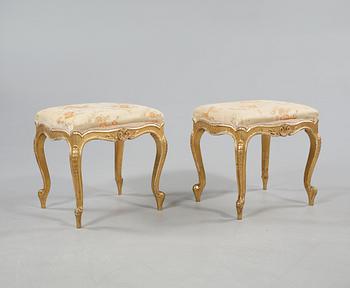 TABURETTER, ett par, rokokostil, C. E. Jonsson, Stockholm, 1900-talets första hälft.