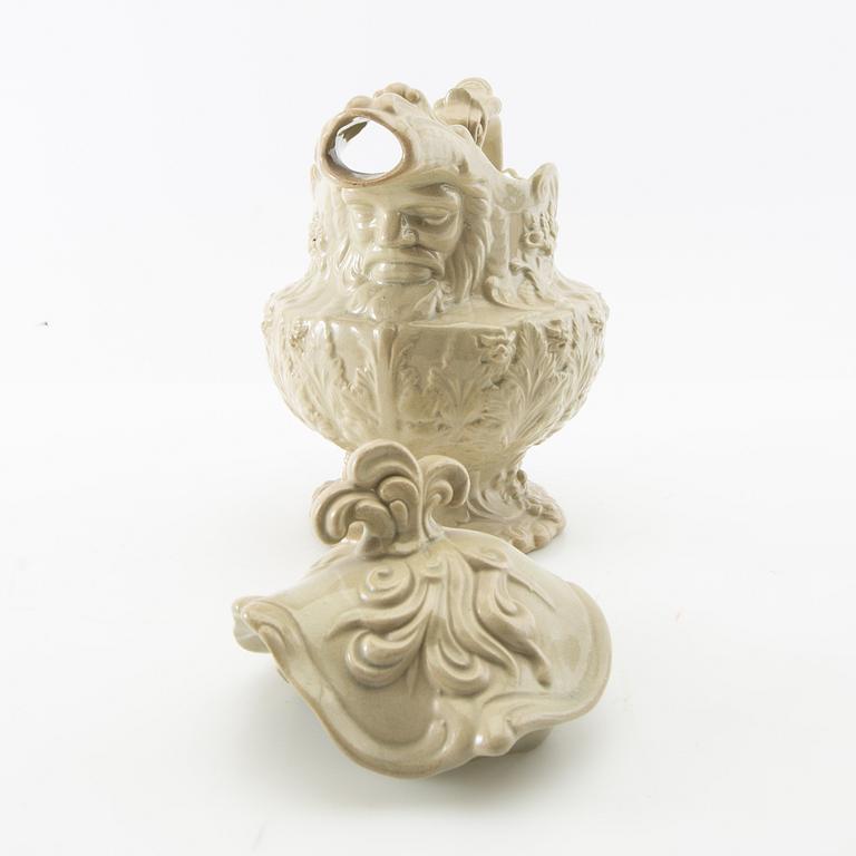 Kannor 2 st 1900-talets första hälft porslin.