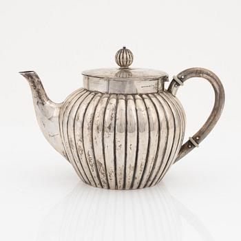 A silver teapot, bearing the mark of K. Andersson, Stcokholm, 1905.