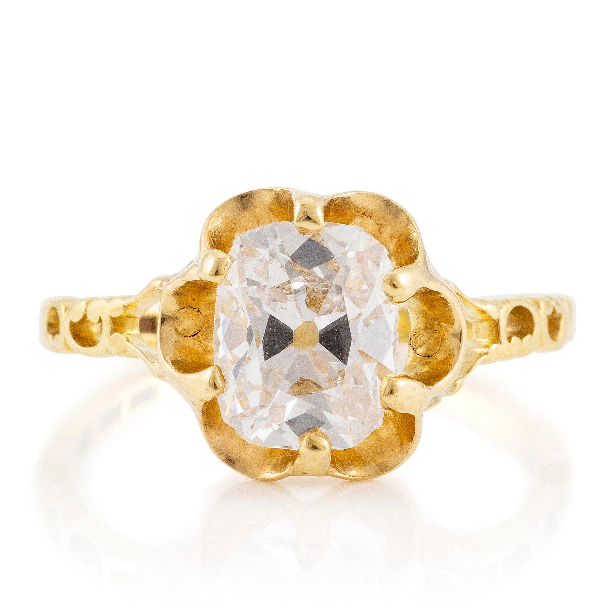 A ring in 18K gold with an old-cut diamond.