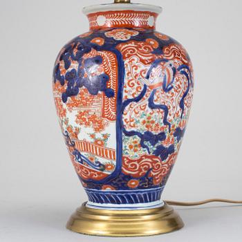 BORDSLAMPA/VAS, porslin, Japan, 1900-tal.