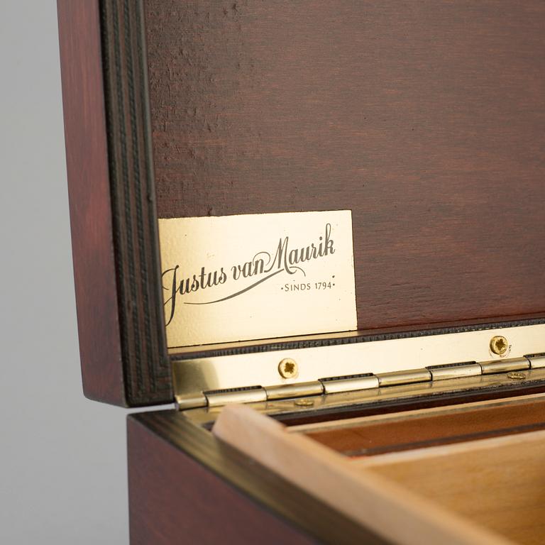 HUMIDOR, Justus van Maurik.