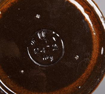 VAS samt FAT, keramik. Bla Mette Doller, Andersson och Johansson, Höganäs resp Uppsala-Ekeby.