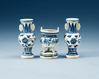 1685. A three piece blue and white altar garniture, Ming dynasty.