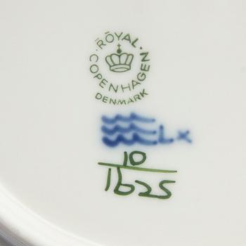 A Royal Copenhagen Blå Blomst 26 pcs porcelain service.