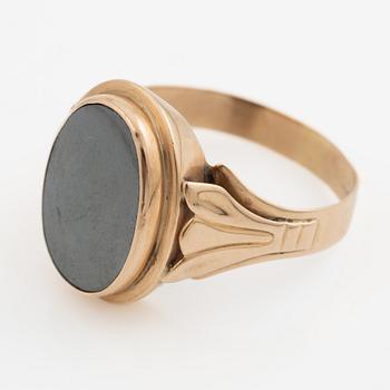 Ring 14K gold and hematite.