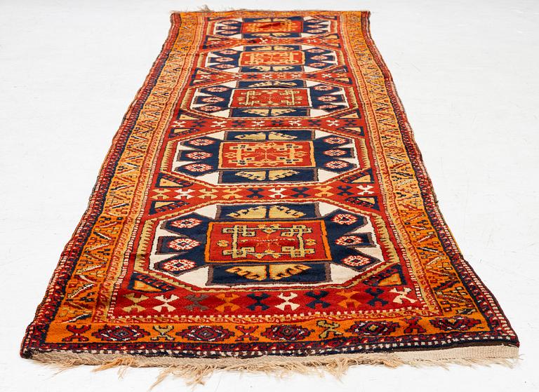 Gallerimatta, semiantik Adiyaman, sydöstra Anatolien, ca 345 x 100 cm.