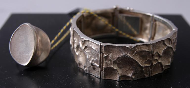 ARMBAND samt RING, sterlingsilver, Matti J. Hyvarinen, 1962 o 1972. Finland.