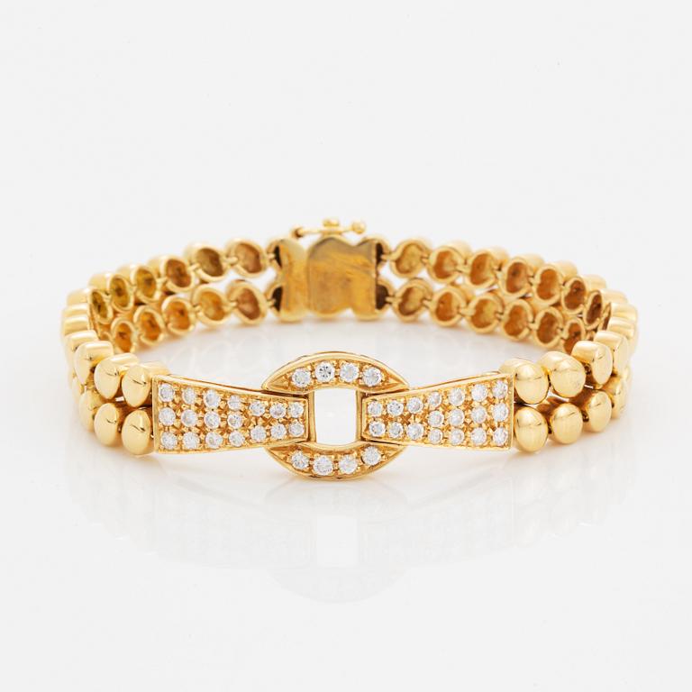 An 18K gold necklace and bracelet.