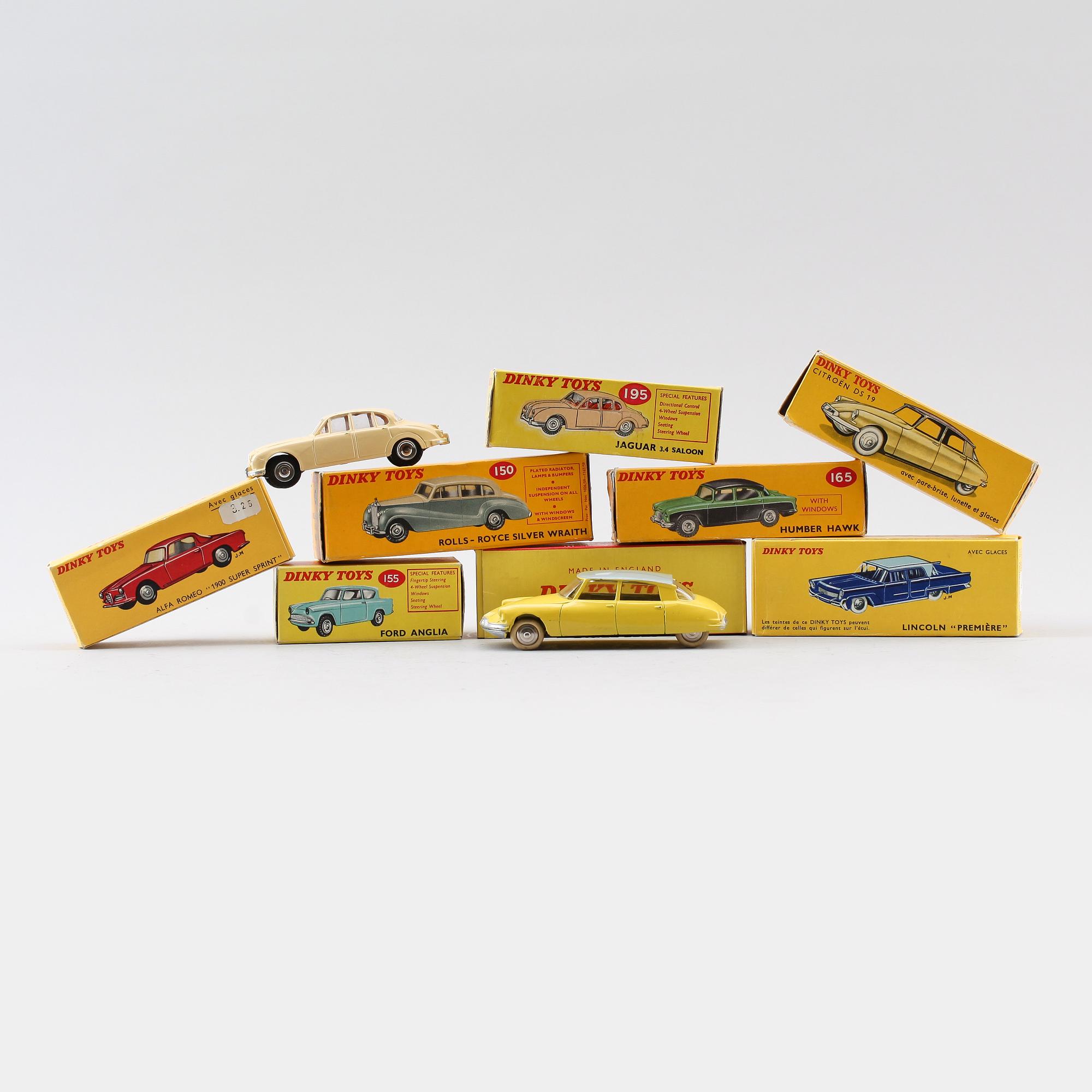 LEKSAKER, 8 st, Dinky Toys, Meccano LTD, England, 1900-talets mitt.