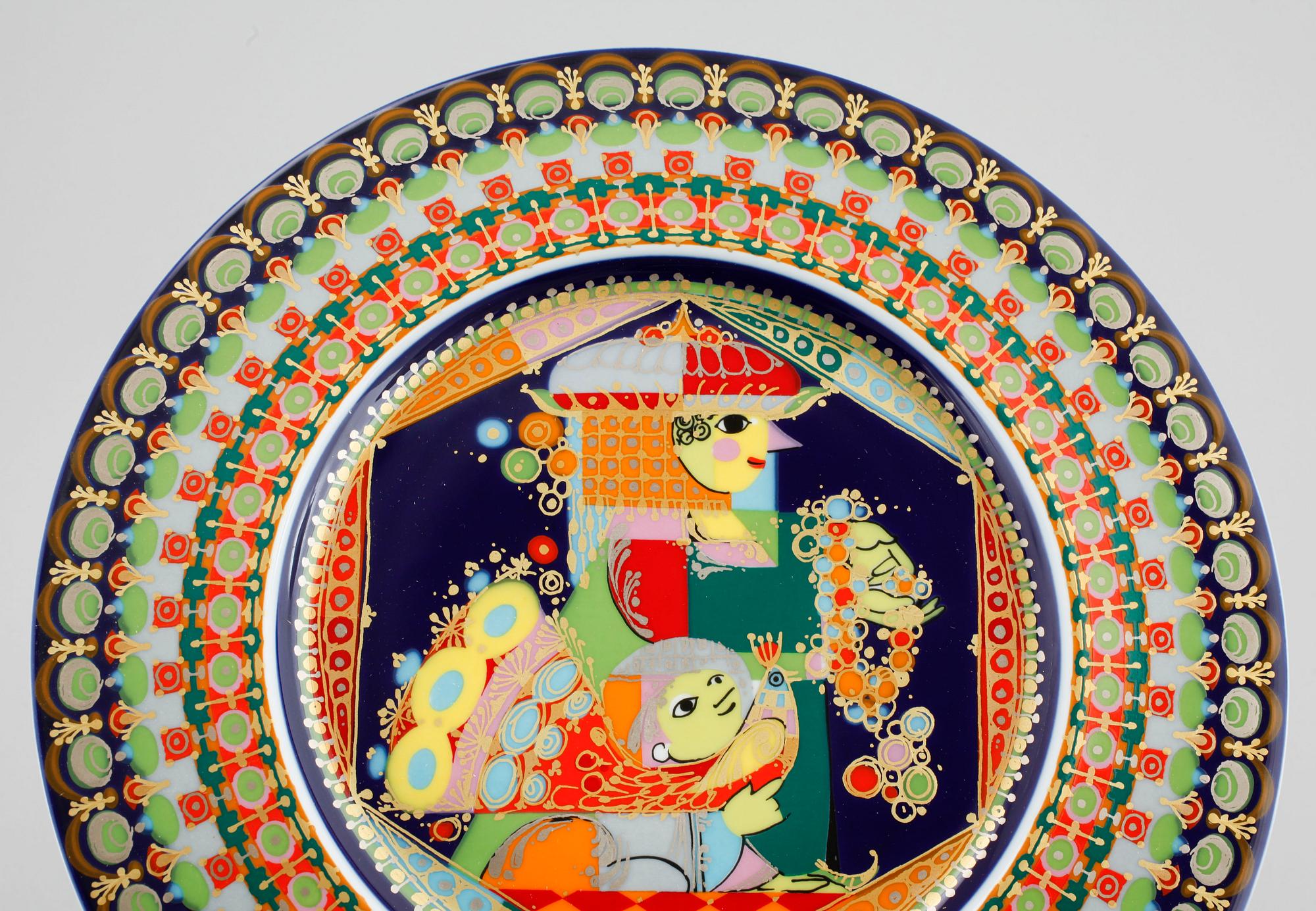 SAMLARTALLRIKAR / ASSIETTER, 34 st, porslin, Bjørn Wiinblad, Royal Copenhagen, 1900-talets andra hälft.