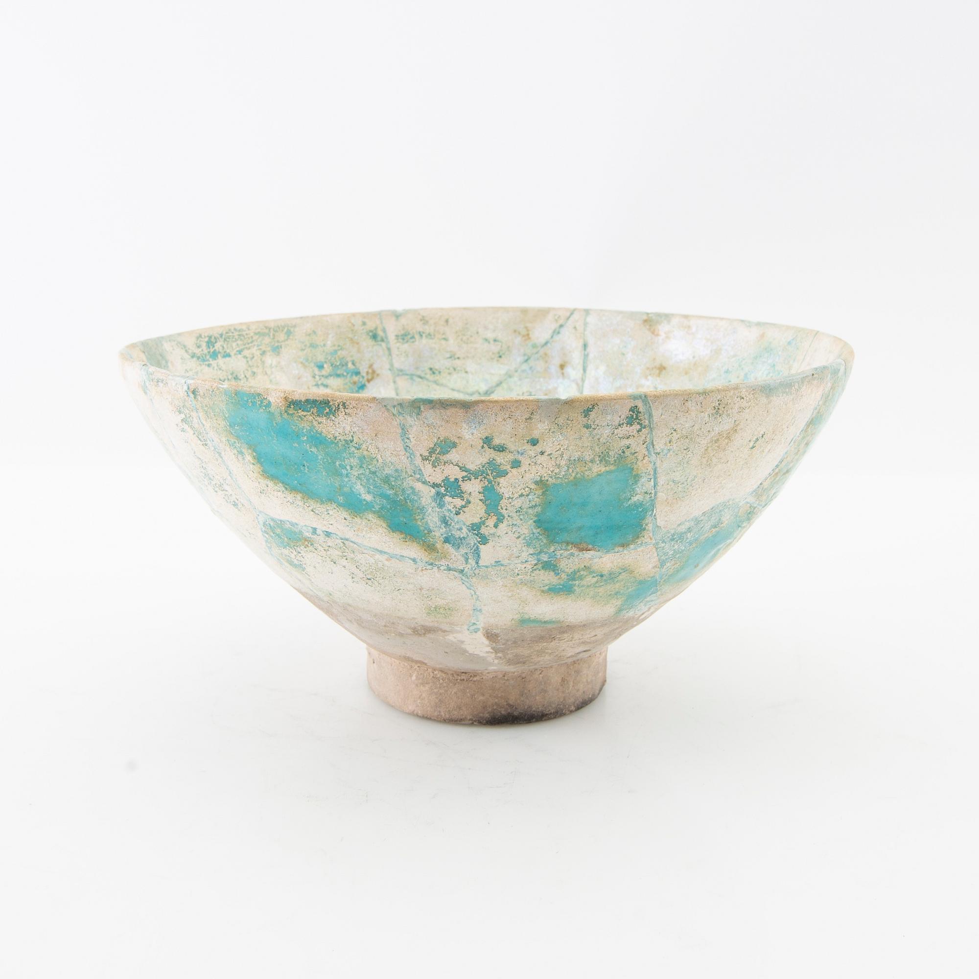 Bowl probably Keshan, Iran, 1100-1200s earthenware.