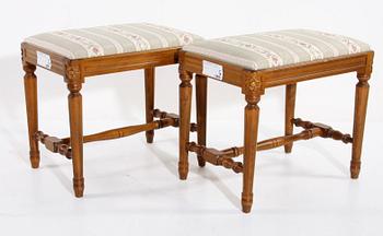 TABURETTER, ett par, gustaviansk stil, 1900-tal.