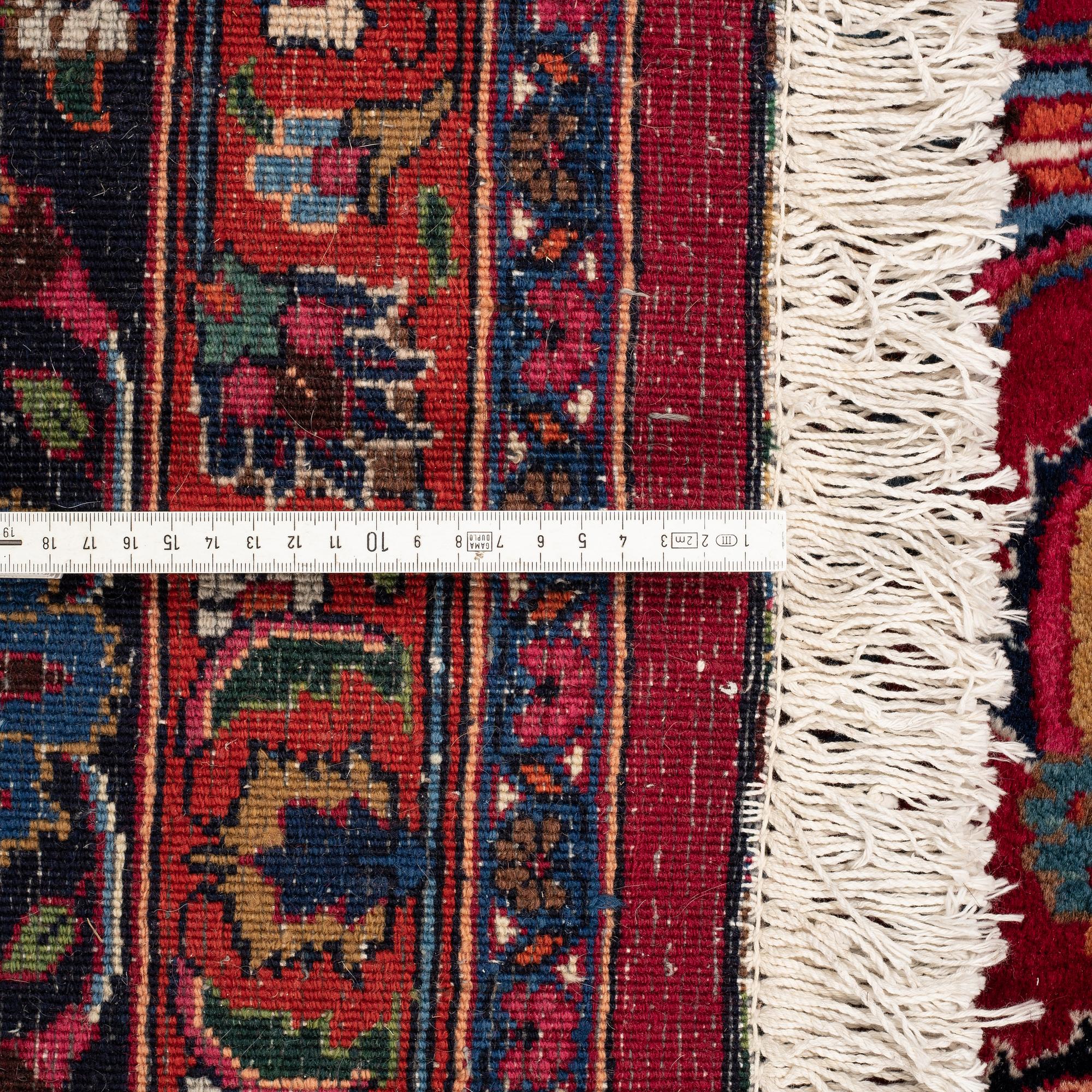 Matto, Old Mashad, ca 391 x 306 cm.