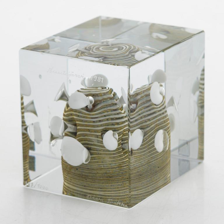 Oiva Toikka, årskub, signerad Oiva Toikka, Nuutajärvi 1981, numrerad 787/1000.