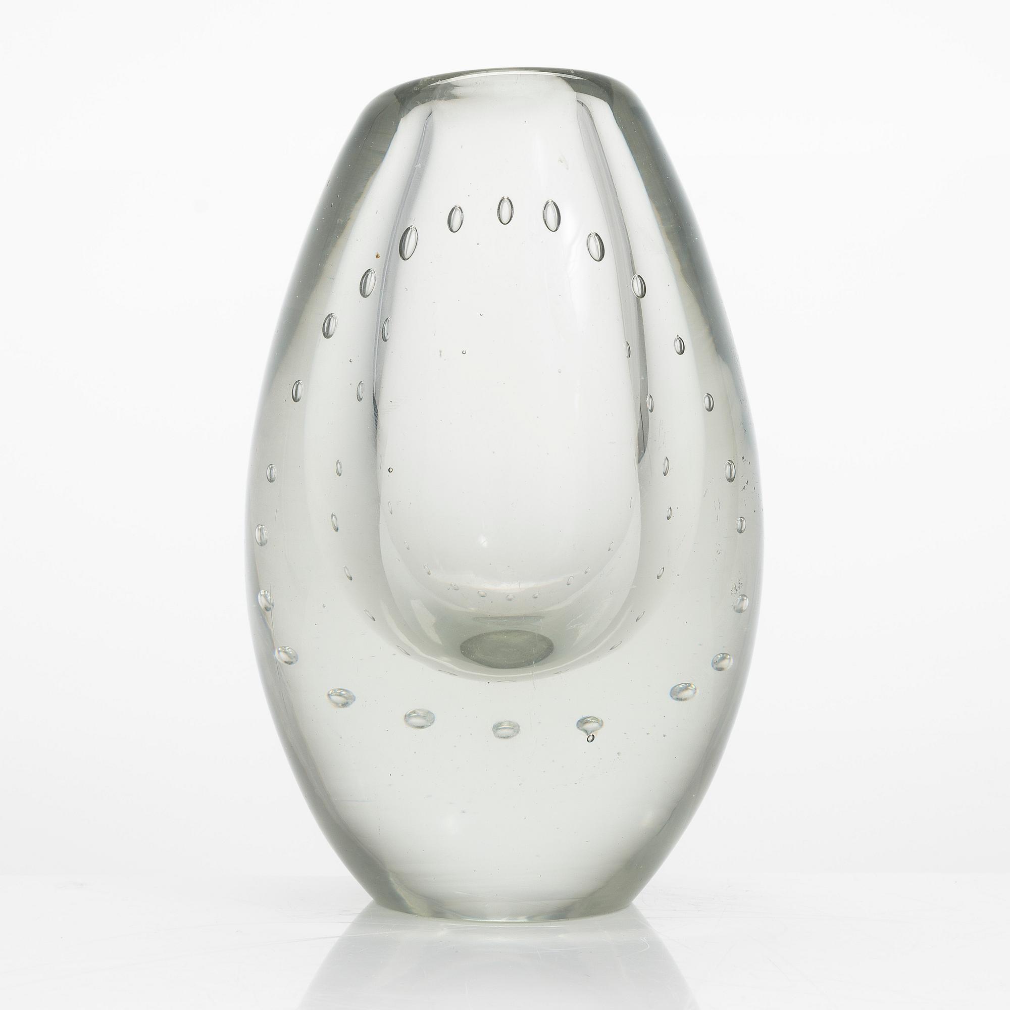 Gunnel Nyman, A 'String of Pearls' vase, signed G. Nyman Nuutajärvi Notsjö.