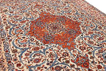 A Kashan carpet, a. 383 x 293 cm.