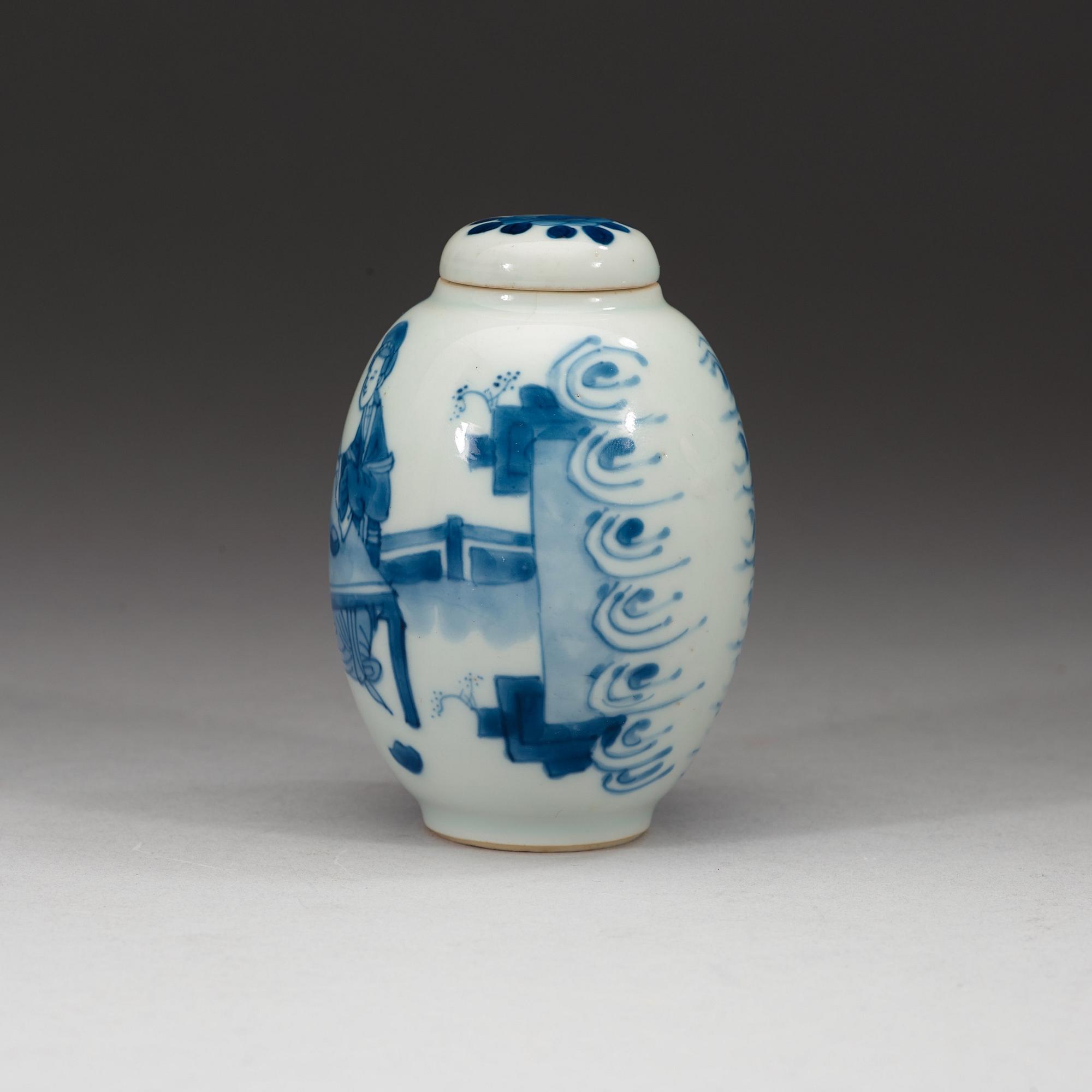 A blue and white tea caddy with cover, Qing dynasty, Kangxi (1662-1722).