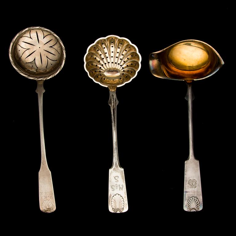 PARTI BESTICK, 44 delar, silver, "Mussla", finska stämplar, 1918-50. Tot vikt 1084,8 g.