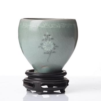 SKÅL, keramik. Korea, Koryo, 1300-tal.