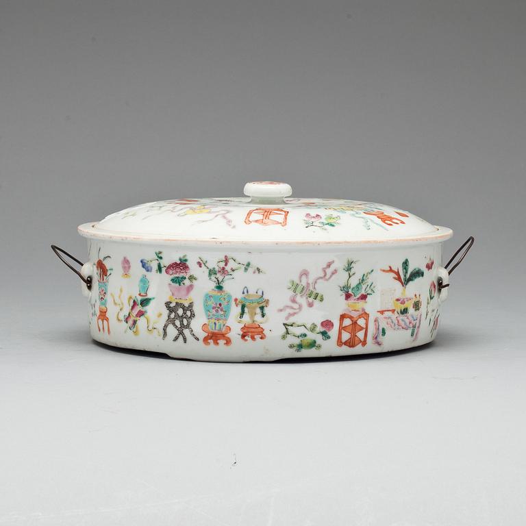 KAROTT MED LOCK, porslin, Kina, 1800-tal.
