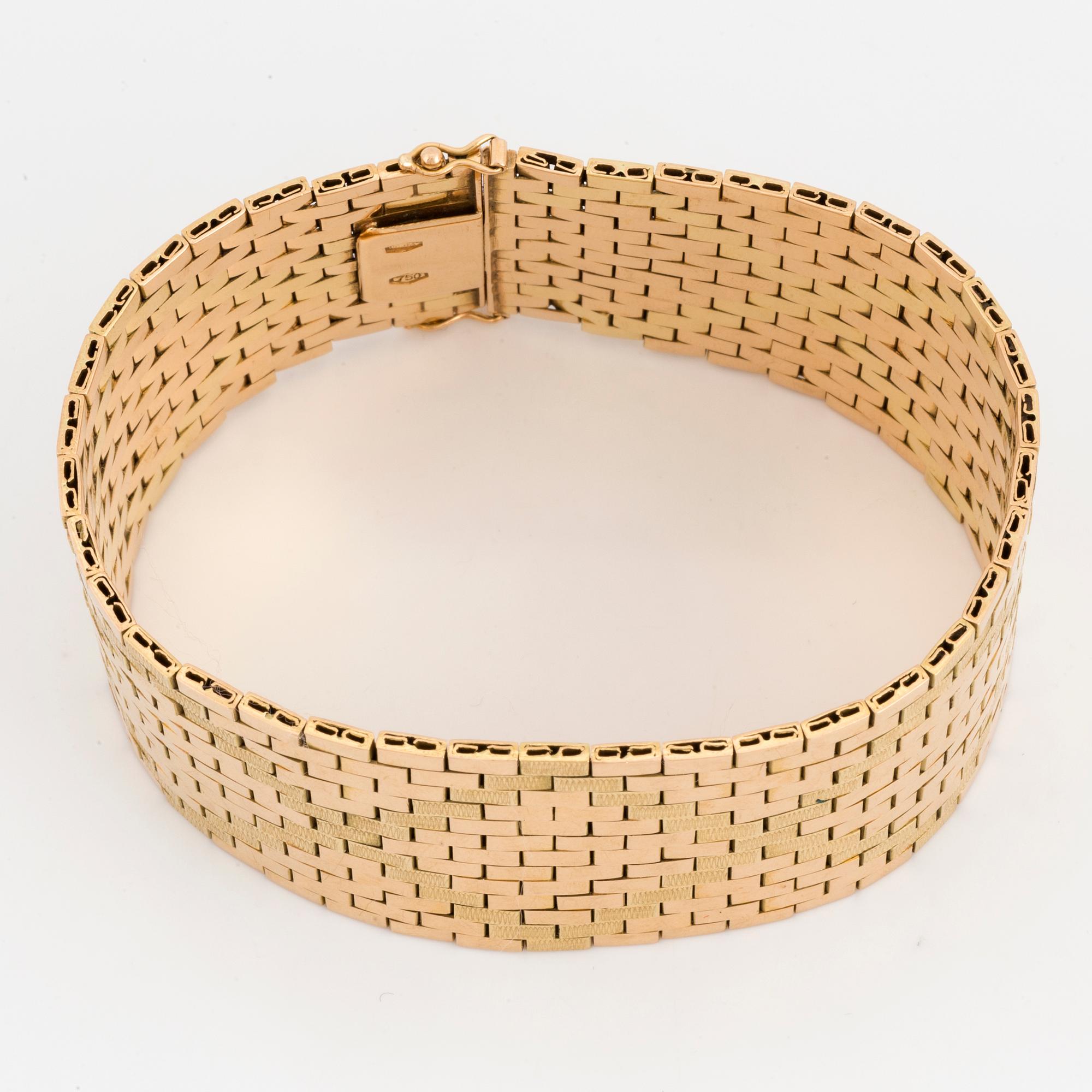 An 18K gold bracelet.