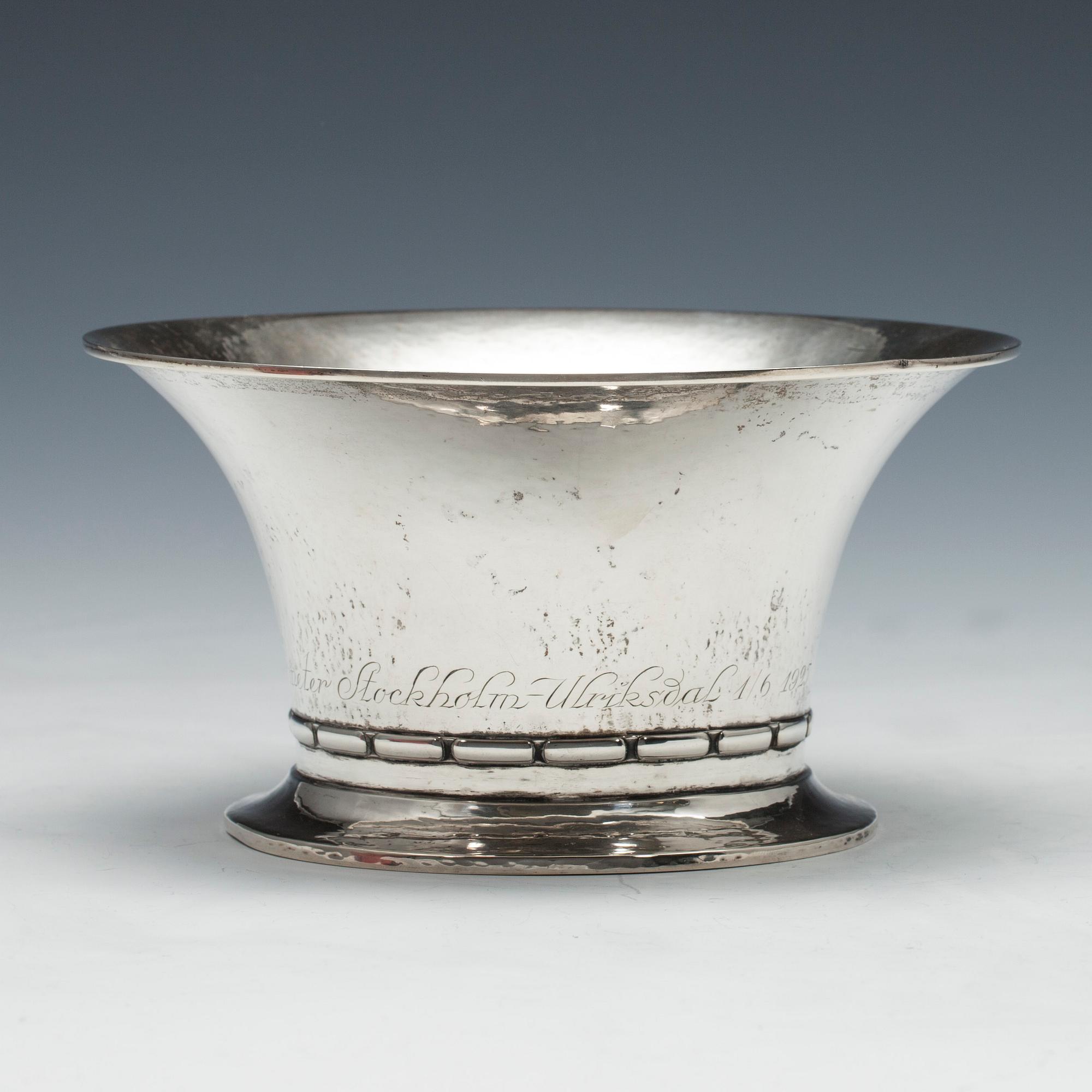 SKÅL, 830 silver. Hallberg, Sverige 1924. Vikt 266 g.