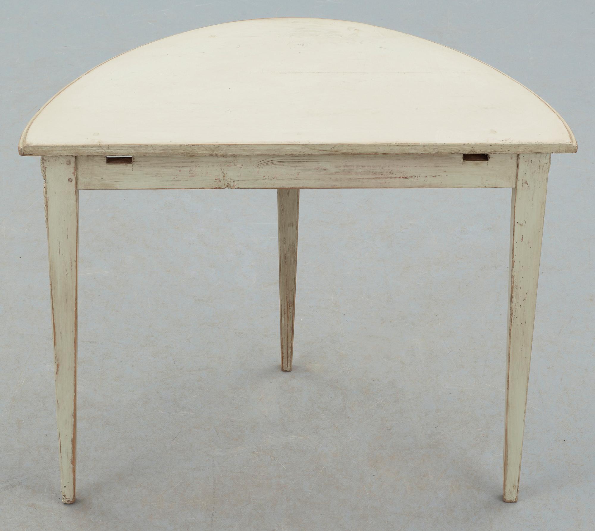 HALVMÅNEBORD, sengustaviansk stil, 1800-talets andra hälft.
