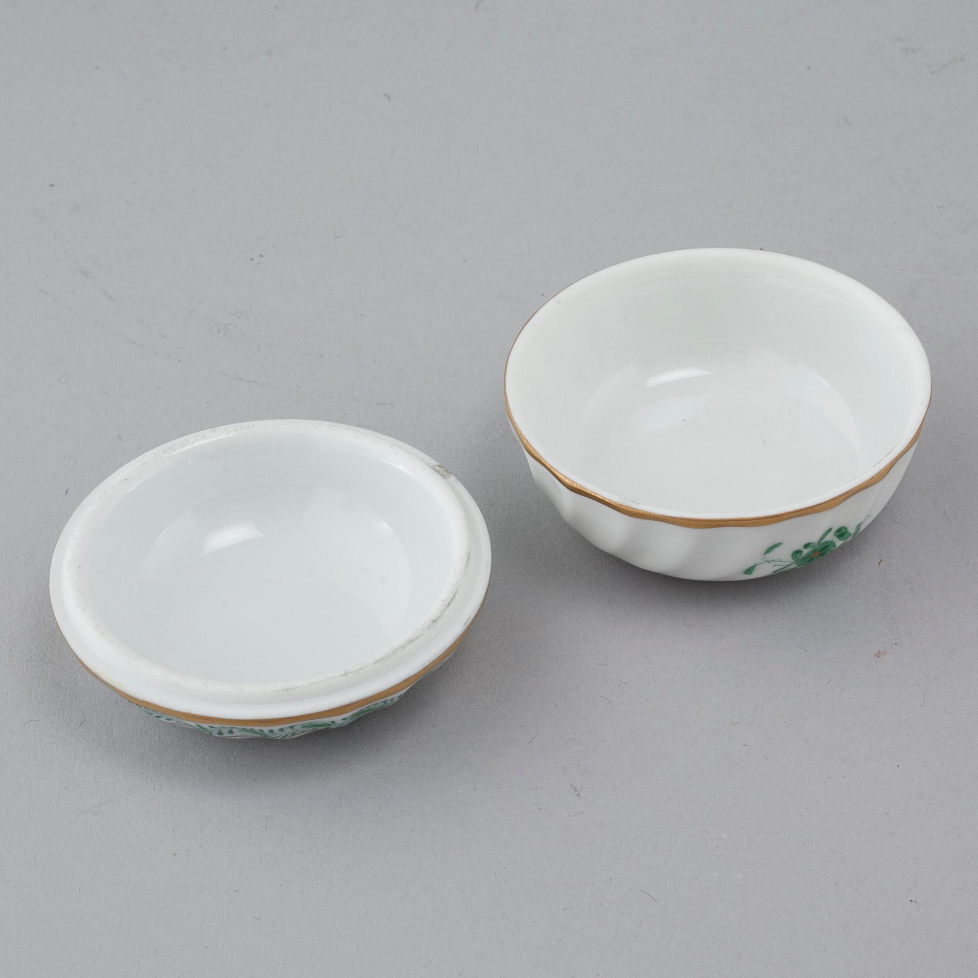 48 pieces of porcelain tableware from Herend, model "Indian Basket", 20th century.