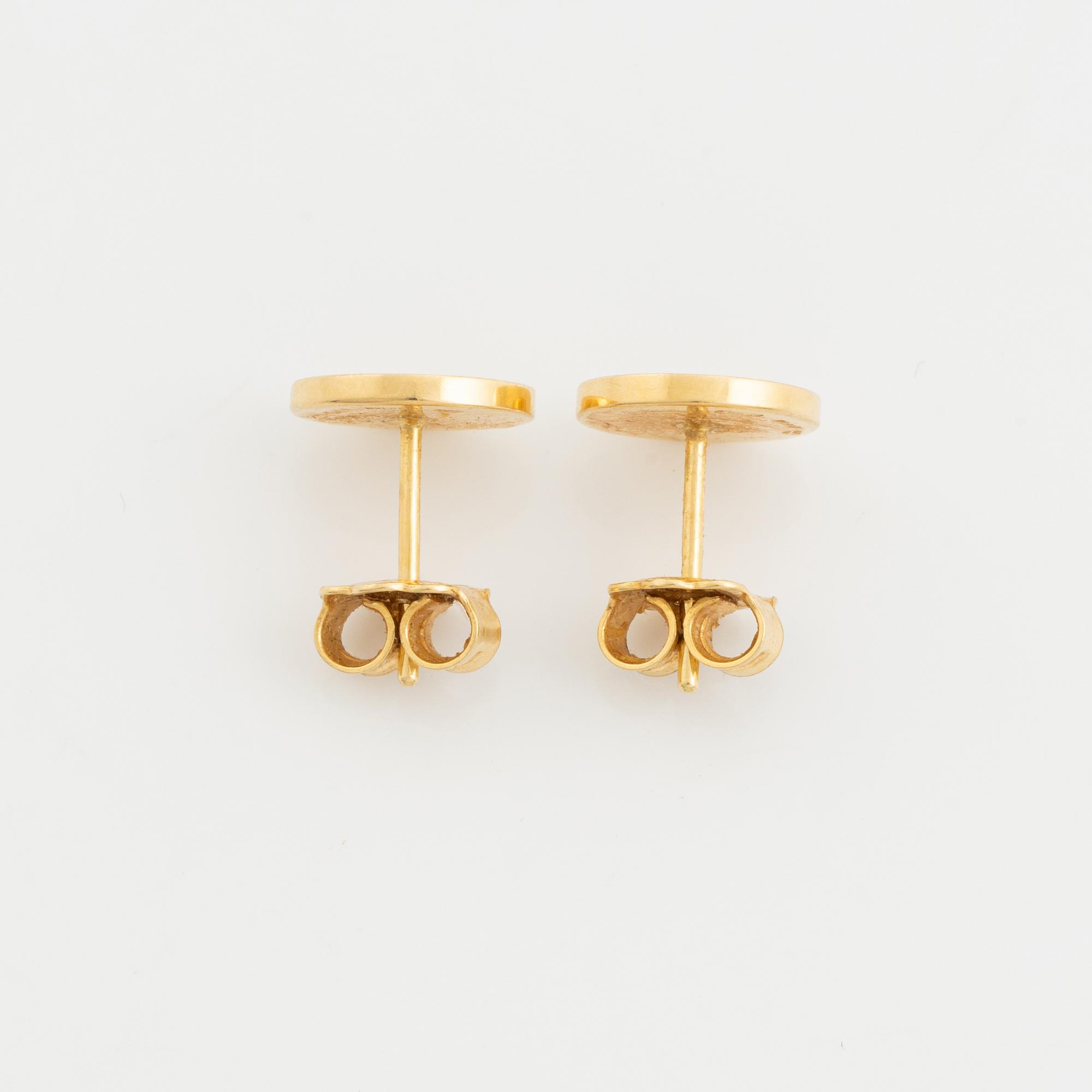 Bulgari, earrings, 18K gold and onyx.