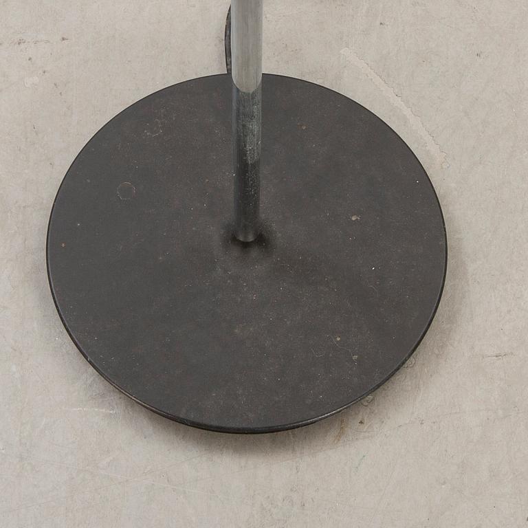 Poul Henningsen, golvlampa, "PH 80", Louis Poulsen, Danmark.
