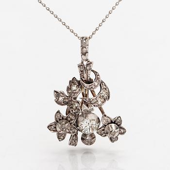 A 14K white gold and platinum neckalce with old- and rose-cut diamonds.