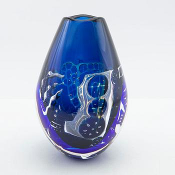 Edvin Öhrström, Vase "The Girl and the Dove" Ariel Orrefors signed.