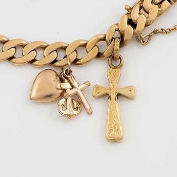 Bracelet 18K gold with charms.