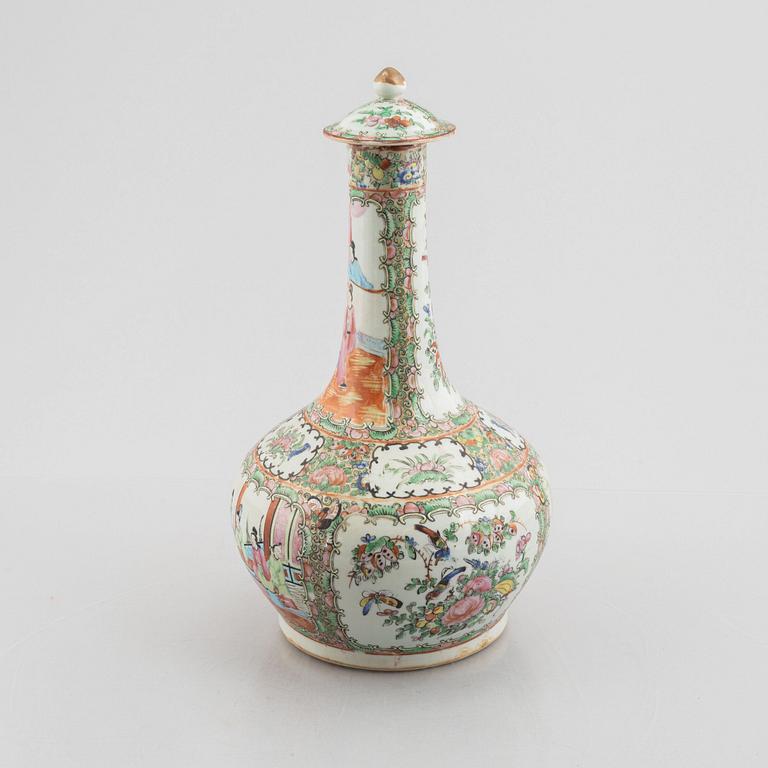 A "Rose medallion" porcelain vase with cover, China, Kanton, Qing dynasty, second half of the 19th century.