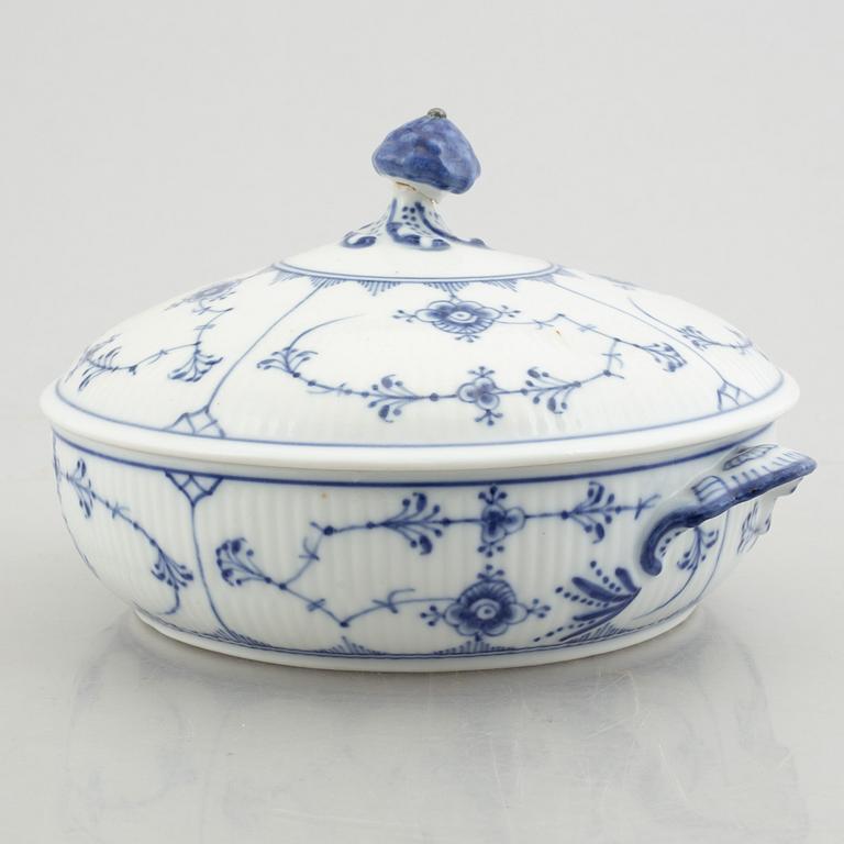 A tureen with cover and three sugar boxes with covers, "Blue Fluted"/"Musselmalet", Royal Copenhagen.