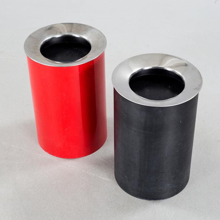 Two waste paper bins, designed by Gino Colombini, license manufactured by Husqvarna Borstfabrik for Kartell, 1970s.