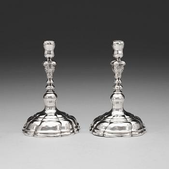 993. A pair of German mid 18th century silver candlesticks, possibly of Carl David Schröder, Dresden 1750-1775.