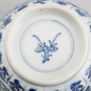 SKÅL MED FAT, porslin, Kina, Kangxi 1662-1722.