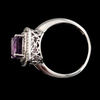 RING, 14K guld, diamanter tot ca 0.25 ct och ametister. Total vikt ca 4,5 g.