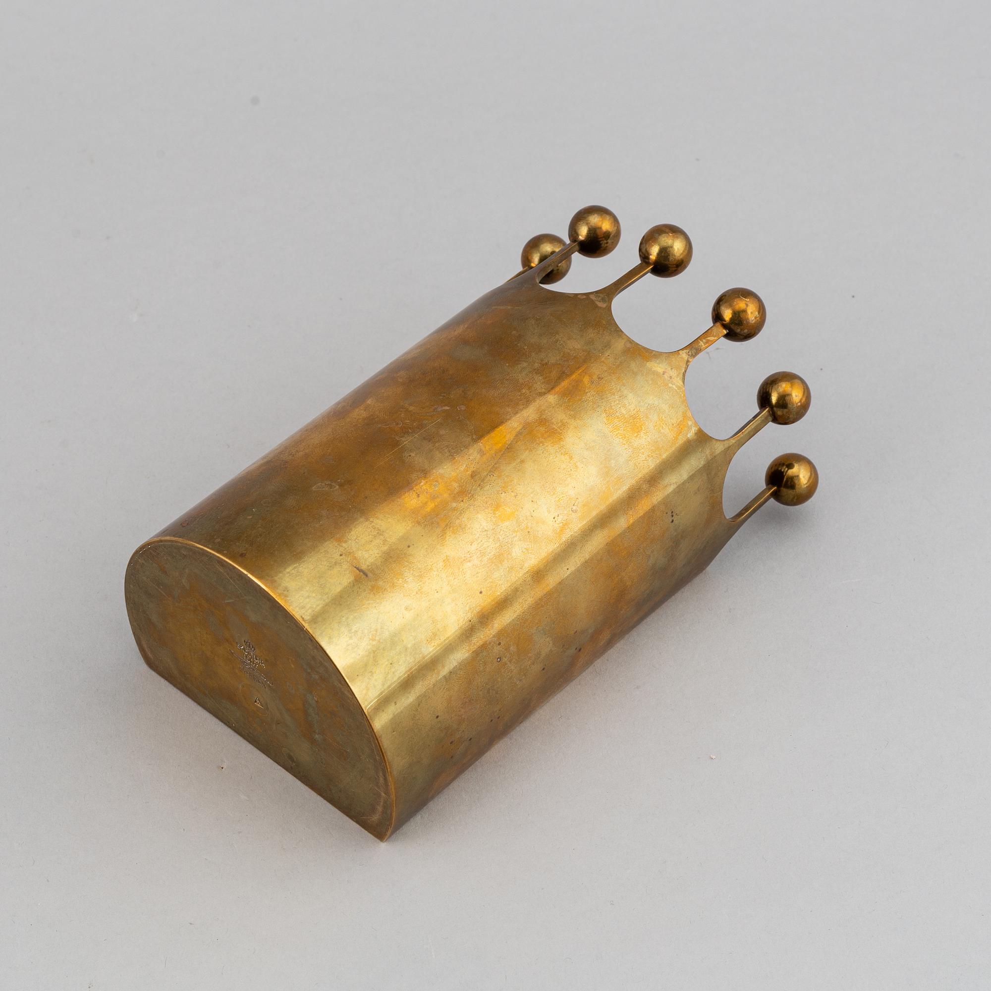 PIERRE FORSELL, vägghängd vas, mässing, Skultuna.