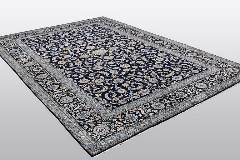 A carpat, Kashan signed Reza Torshi, ca 370 x 250 cm.