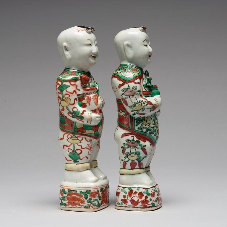 Two famille verte figurines, Qing dynastin, Kangxi (1662-1722).