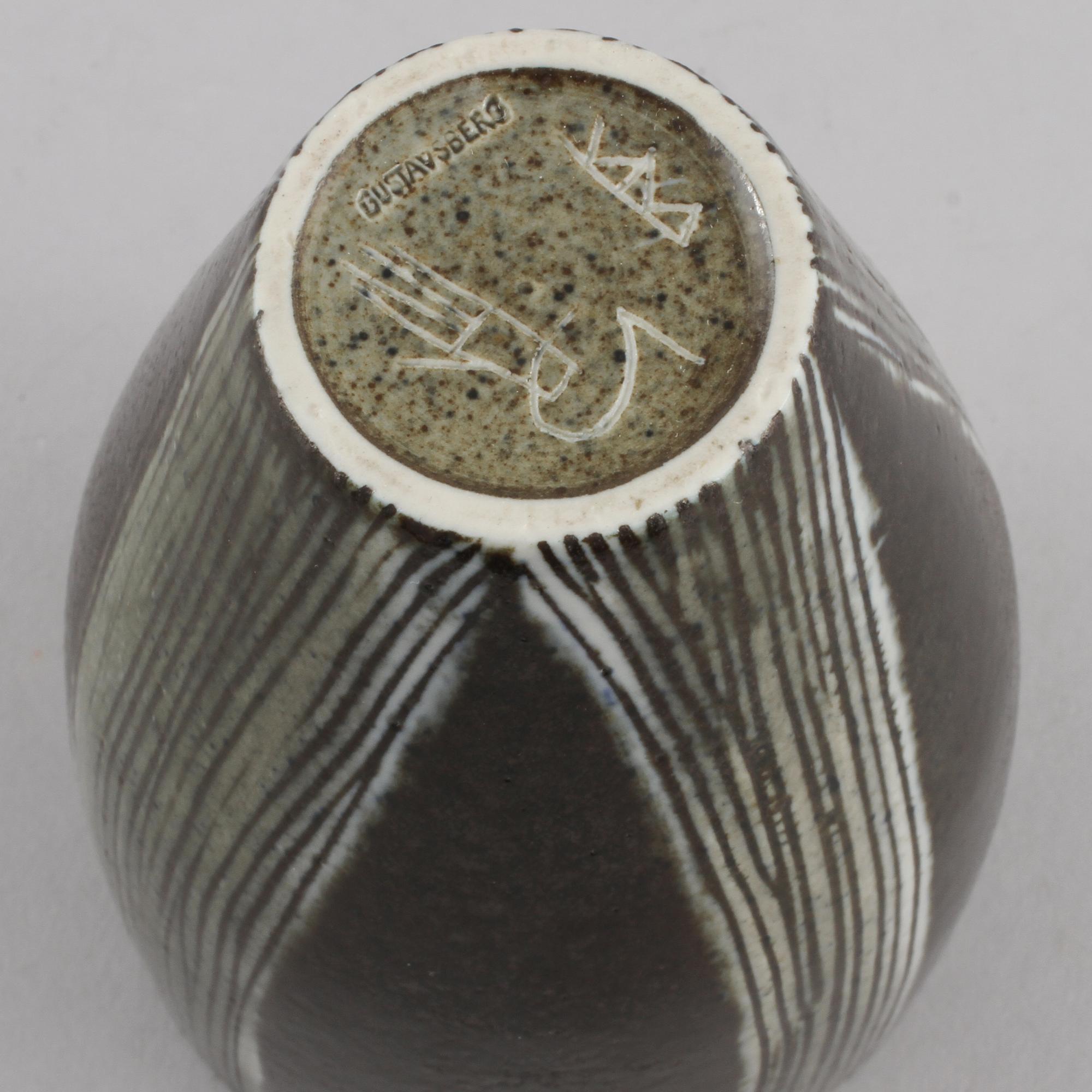 VAS, stengods, Karin Björkqvist, Gustavsberg Studio, 1900-talets andra hälft.