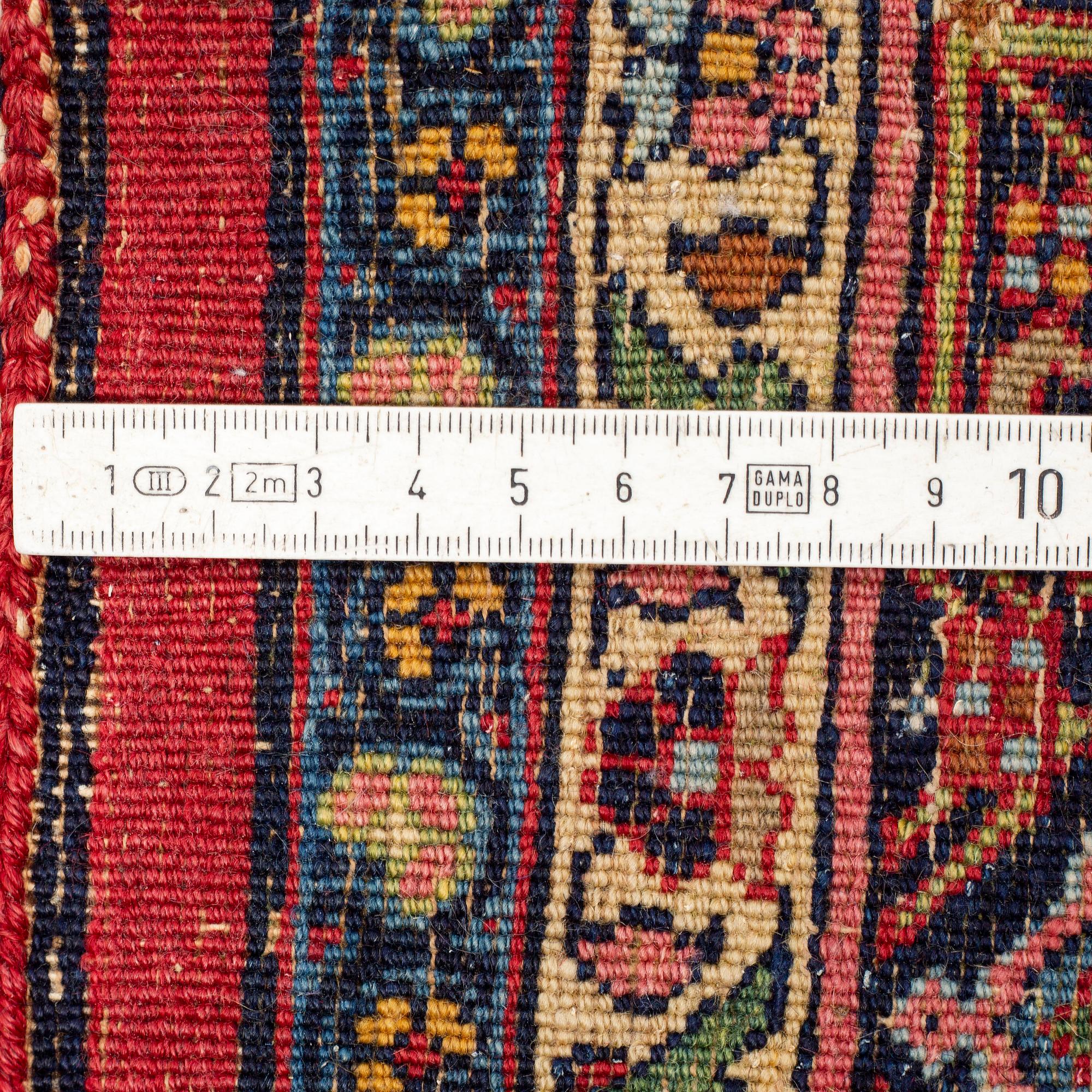 A RUG, an old Bidjar, ca 226 x 144,5-150,5 cm (as well as 1 cm flat weave at the ends).